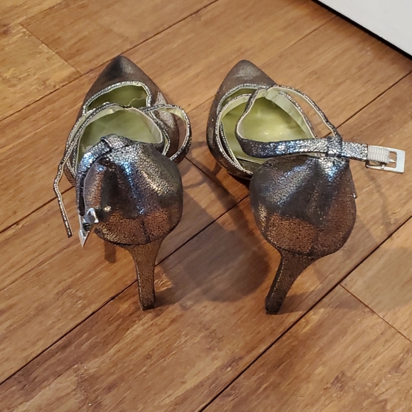 Calvin Klein hammered gold heels - Picture 3 of 4